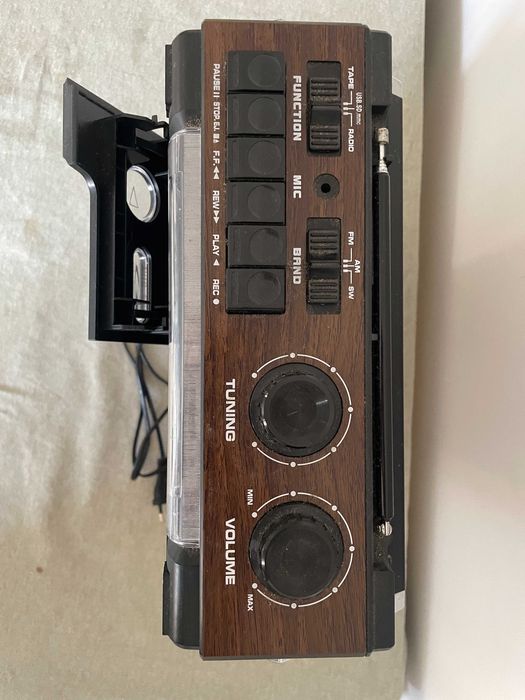 Rádio Portátil com leitor de cassette e leitor multimedia