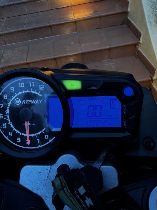 Keeway RKV Branca