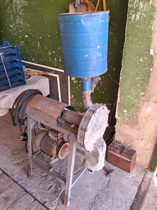 Продаю зернодробилку в хорошем состоянии