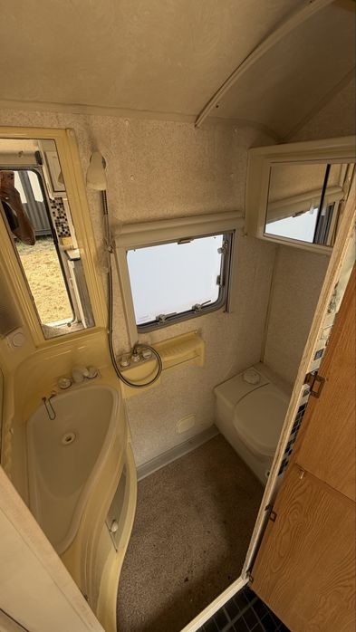 Caravana inglesa Avondale Classic 525 inclui um Avançado.