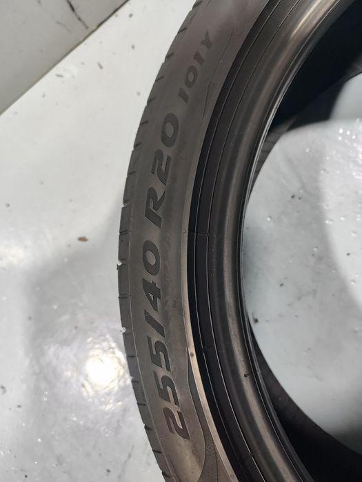 2 pneus semi novos 255-40R20 Pirelli - Oferta dos Portes