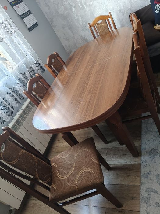 Stół rozkładany i 6 krzeseł