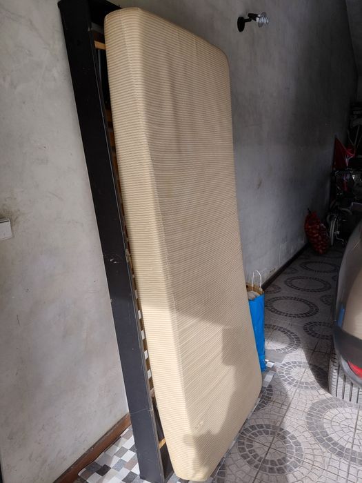 Cama de solteiro + colchão + estrado (OFERTA EDREDÃO )