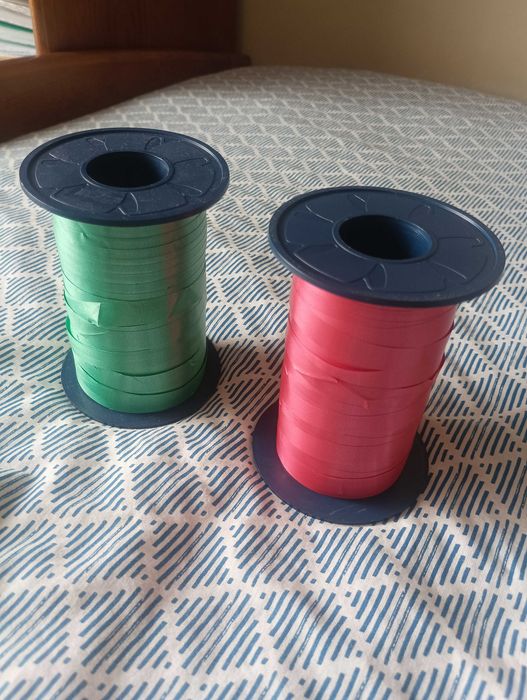 Dois rolos de fita de embrulho - Verde e Vermelho