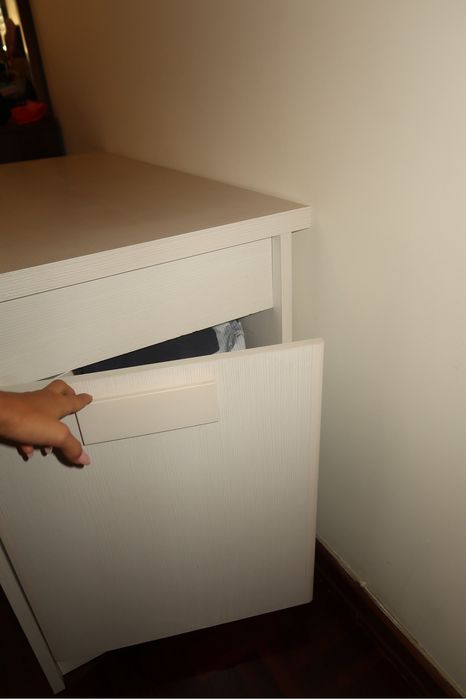 Móvel topo de cama em execelente estado