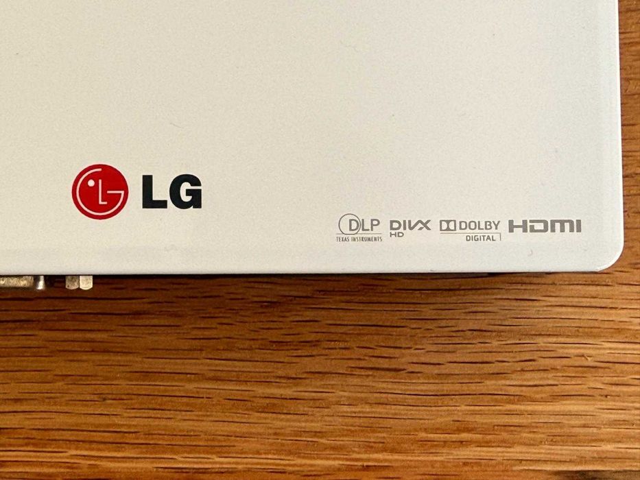 Projetor LG PB62G LED DLP HD | HDMI | WiDi | Comando + Adaptador Wi-Fi