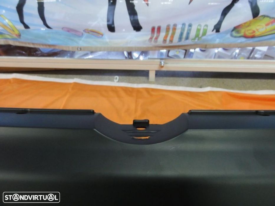 Para-choques Frontal VW Golf 4 / IV 98-03 R32 look em ABS(plástico) C/Espaço para grelha original