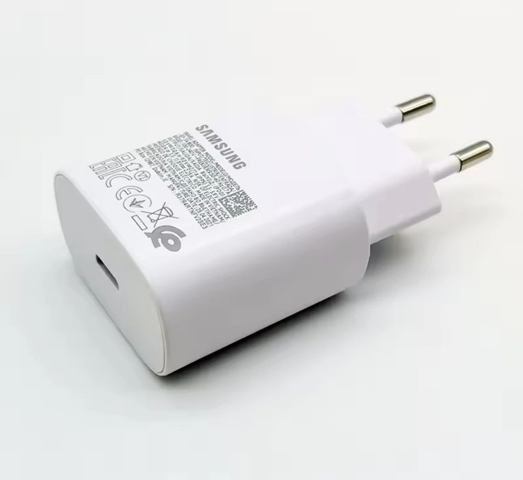 Мережевий зарядний пристрій Samsung потужністю 25 Вт.