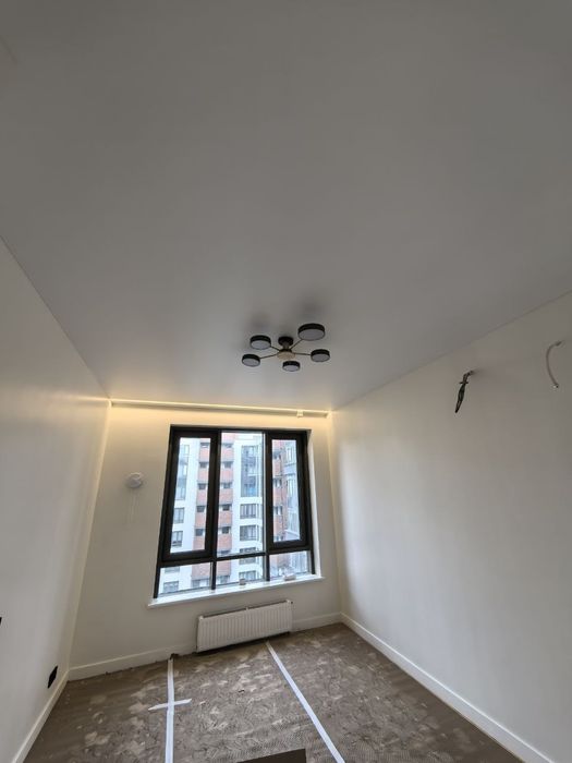 Натяжні стелі        .