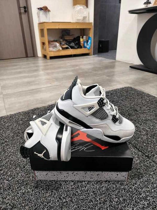 Jordan_4_Retro_Military_black R.40