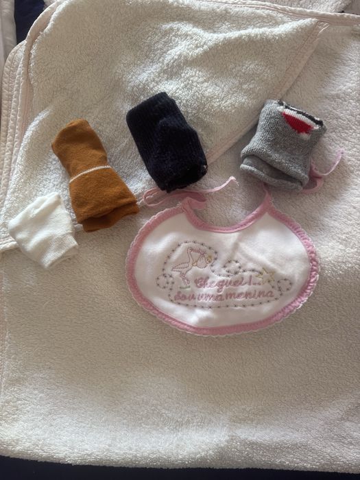 Conjunto cama bebé (lencol - de baixo e de cima, fronha)