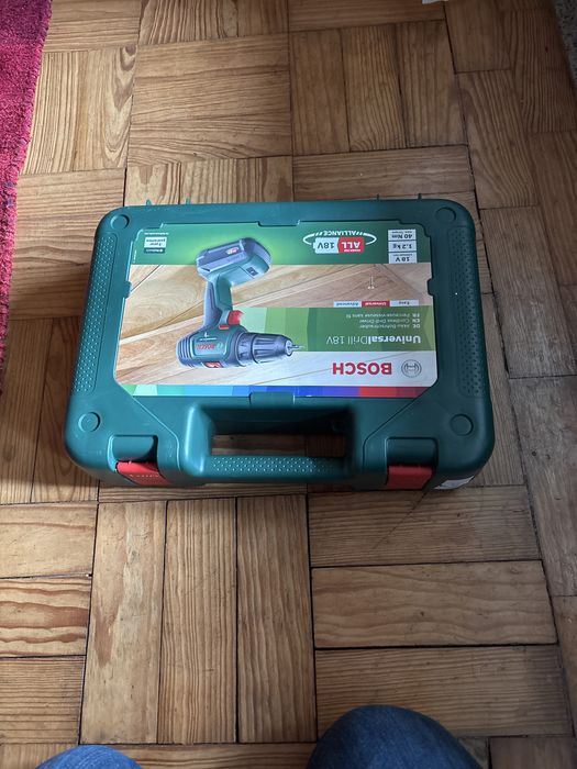 Vendo máquina de aparafusar marca Bosch universal Drill 18V