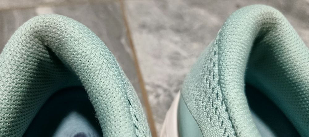 Продам Жіночі кросівки MIZUNO 39 розмір