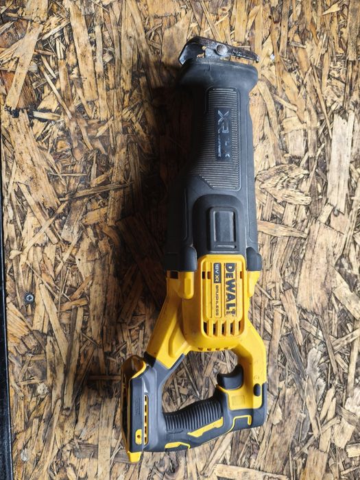 Piła szablasta DeWalt dcs 386 flexvolt