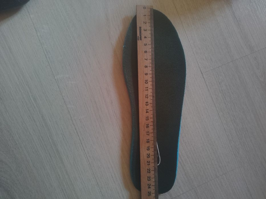 Продам кроссовки