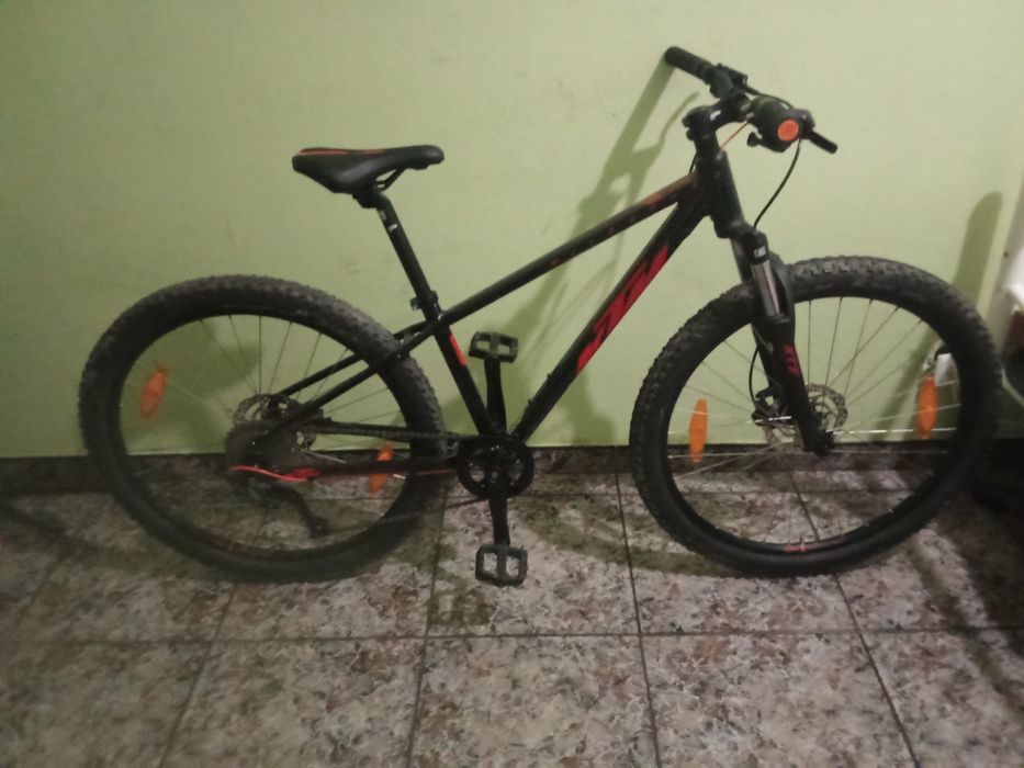 Estou a vender uma bicicleta nova em folha