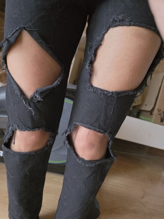 Świetne jeansy z dziurami boohoo 36