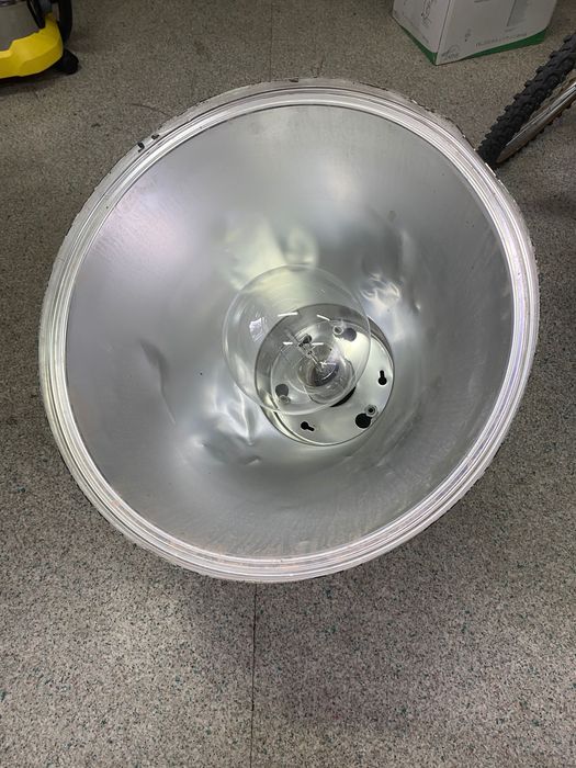 Lampa duża oświetlenie Hal