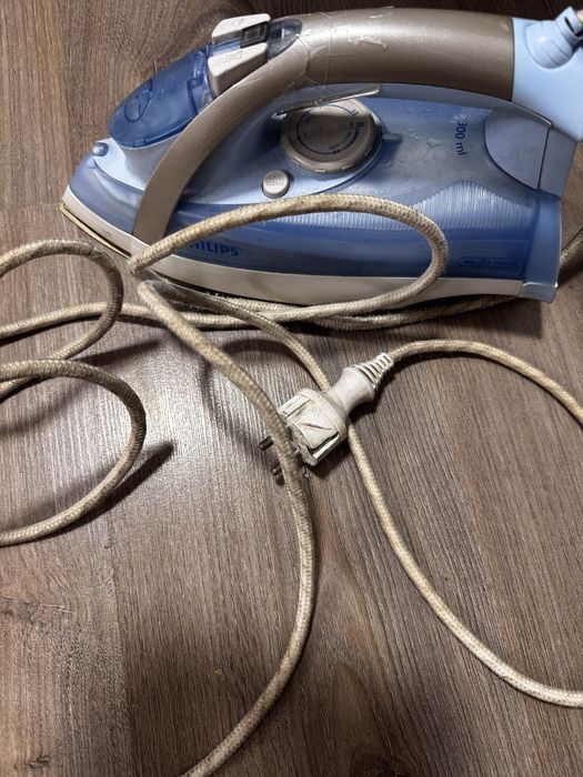 Продам праску Philips SteamGlide GC 3320