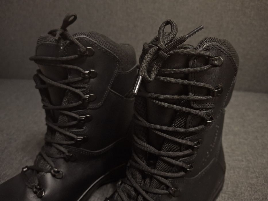 Черевики з високими берцями