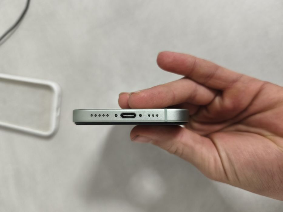 Продам 15 на 256гб все працює мінений екран