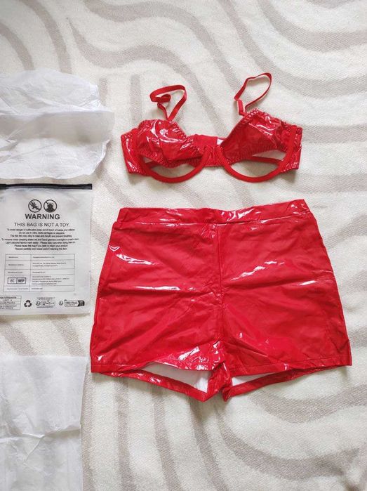 Еротичний комплект шкіряний Топ-Бюстгальтер+Шорти Лак Боди Кожа Санта