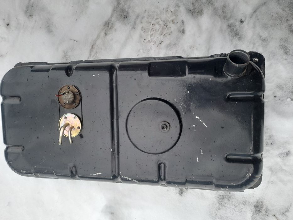 Продам бензобак на газель