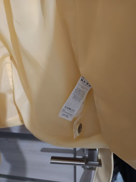 Продам пальто лимонное , размер L