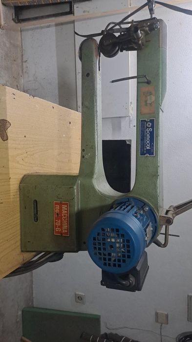 Maquina de calçado de bater costuras e meter fita. ACEITO PROPOSTAS DE PREÇO