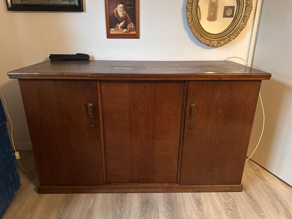 Stara zabytkowa komoda