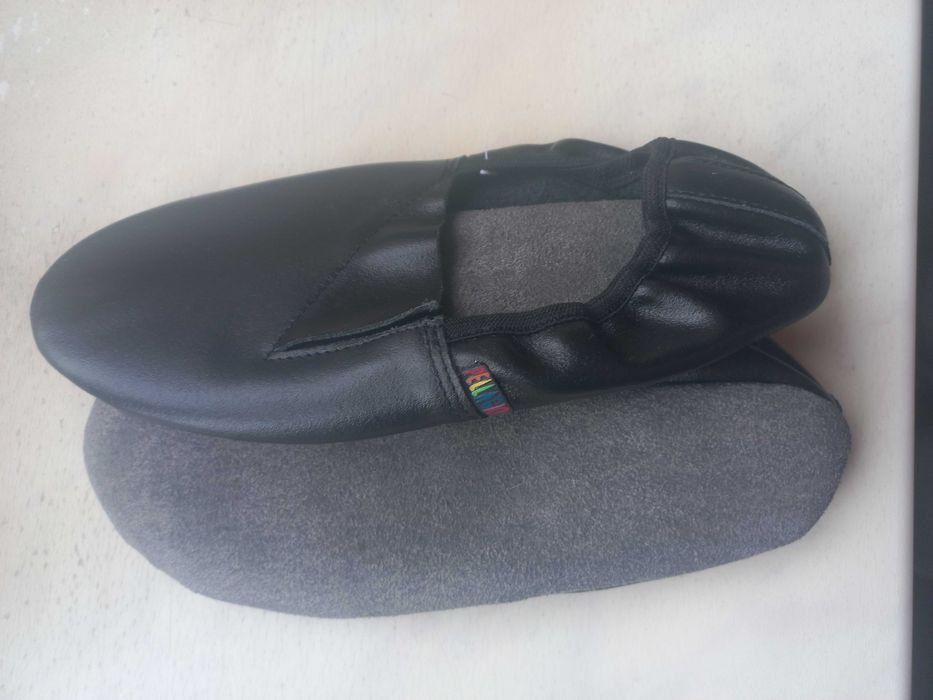 Шкіряні дитячі чешки