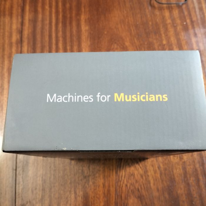 Sintetizador Skulpt modal novinho em folha com muito pouco uso