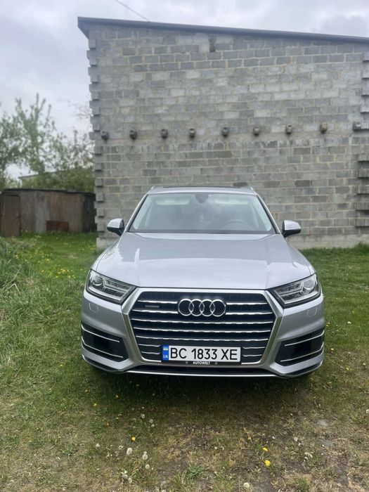 Продам Audi Q7 2017