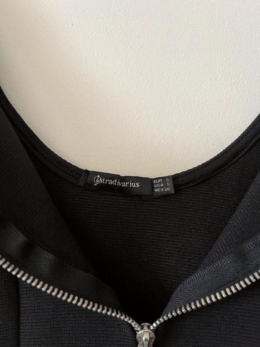 Body preto com fecho da Stradivarius