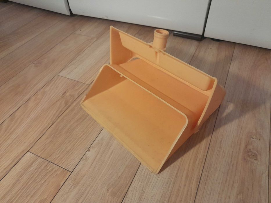 Szufelka o dużej pojemności z pokrywą zamykającą pojemnik, żółta