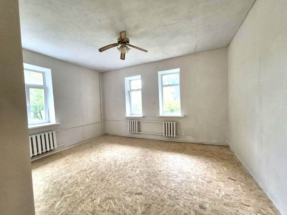 Продам 2 кімнатну квартиру вул. Пасхаліна