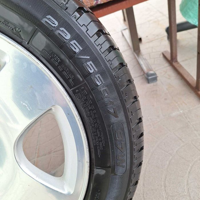 Продам колесо 225/55R17