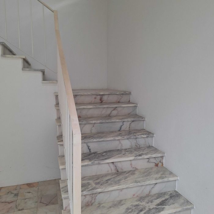 Armazém para arrendamento com 340m² em excelente localização
