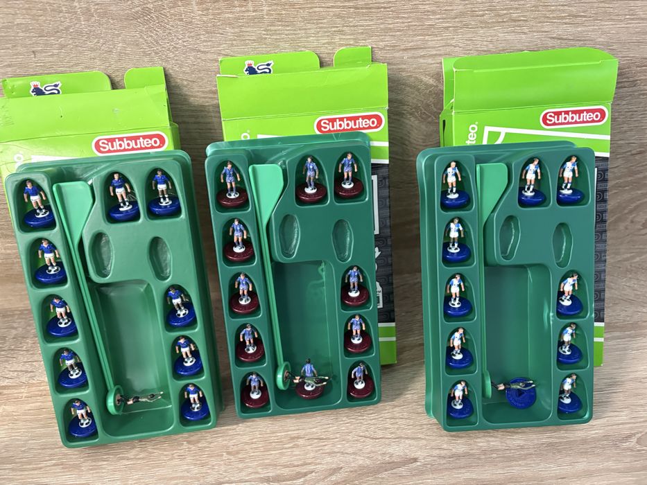 zestaw to kultowa gra planszowa w piłkę nożną Subbuteo