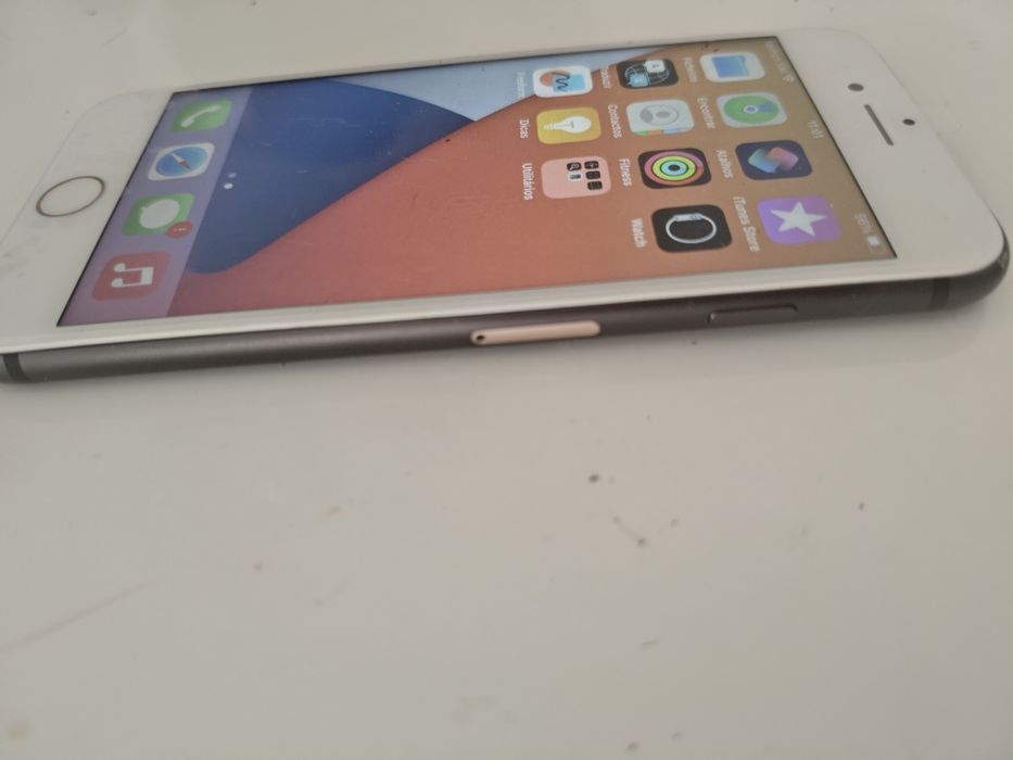 iPhone  8  64Gb.
