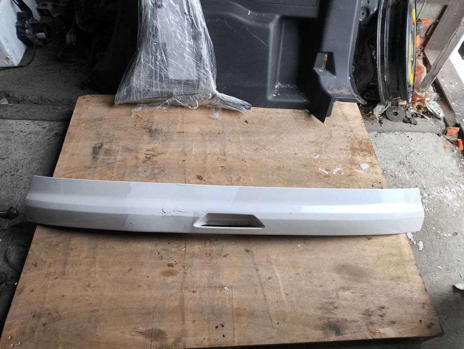 Молдинг накладка багажника нижняя Ford Escape 2013-2019