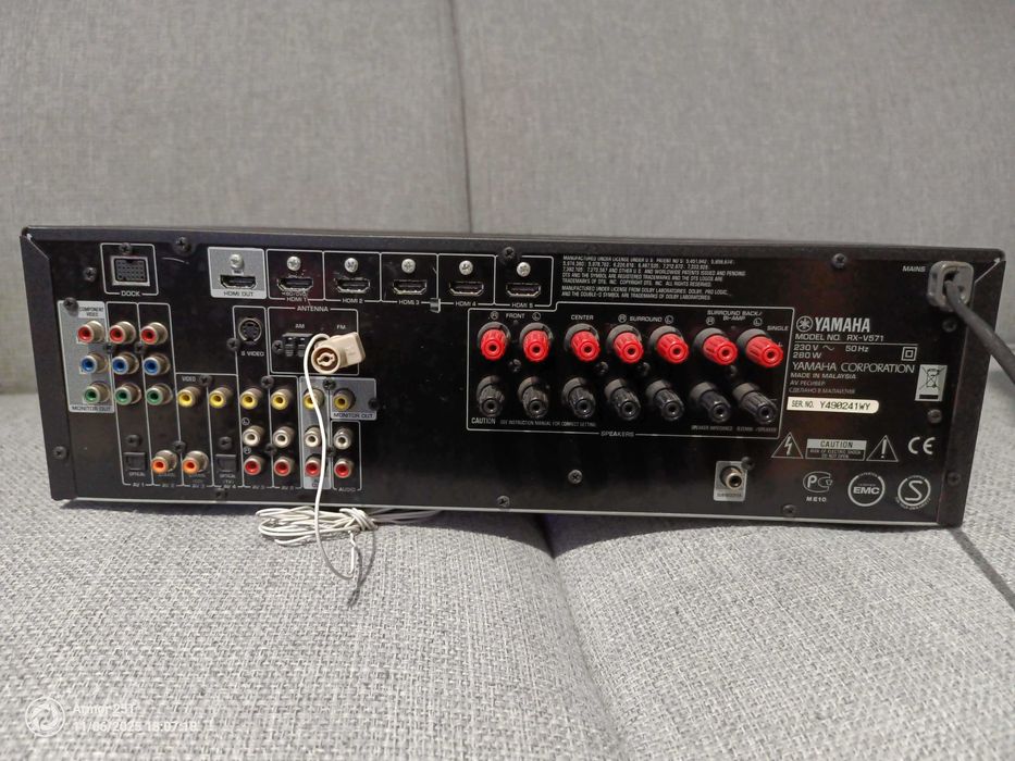 Amplituner
Yamaha RX-V571