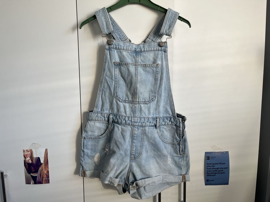 Ogrodniczki krótkie spodenki na szelkach damskie Pull&Bear M
