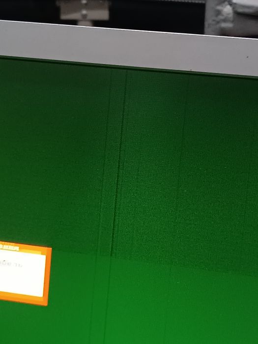 Монитор Samsung SyncMaster 173s працює