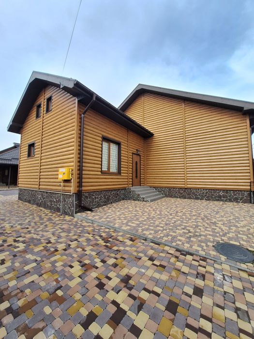 Продам 3 будинки на ділянці  10 соток