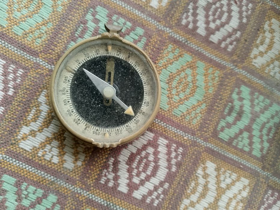Продам компас.Договірна.