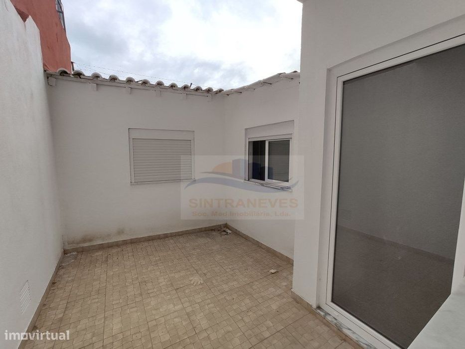 T2 com terraço, totalmente remodelado