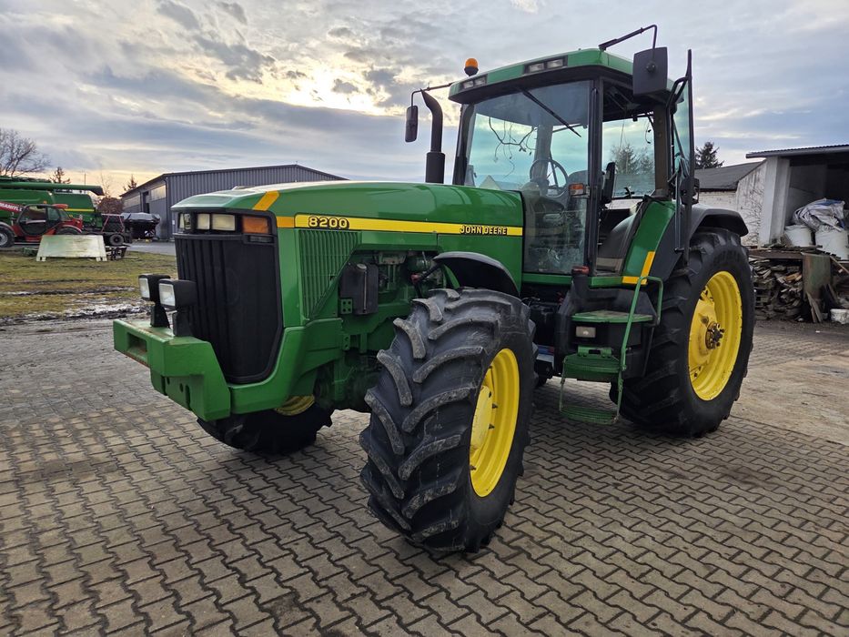 8200 джон дір john deere