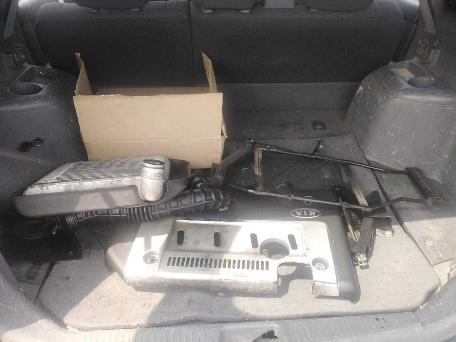 PARA PEÇAS Kia Carens II 2.0 Crdi de 2002 com 113 cv