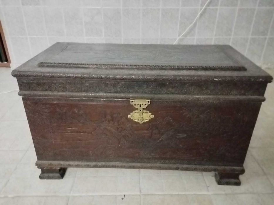 Arca/Baú Antigo Mogno Maciço